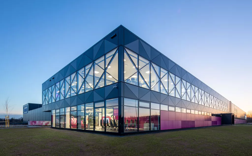 TME logistics center exterior